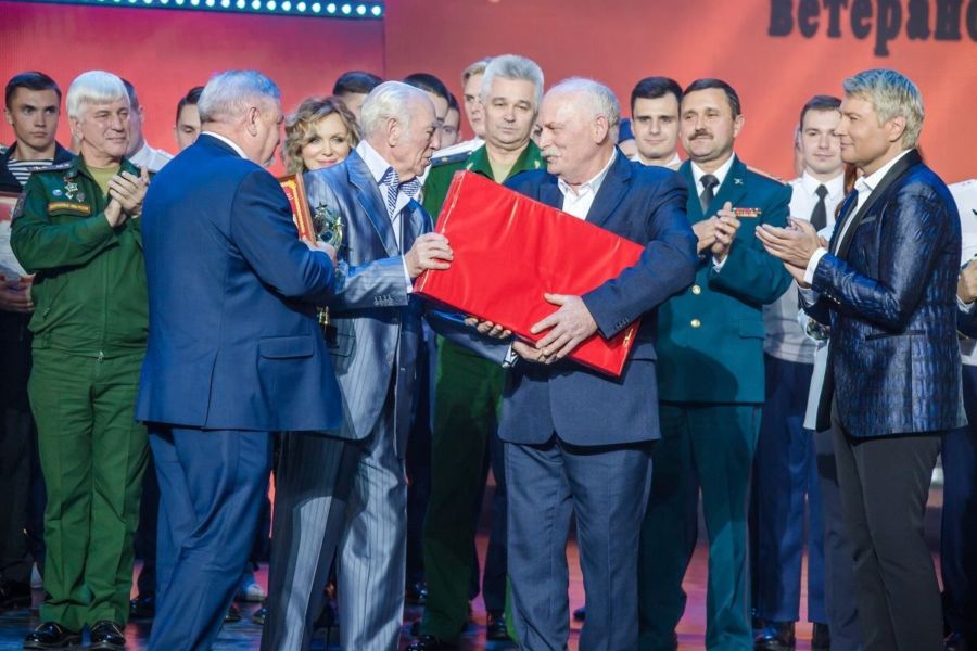Николай Басков стоя аплодировал костромичу на всероссийском фестивале
