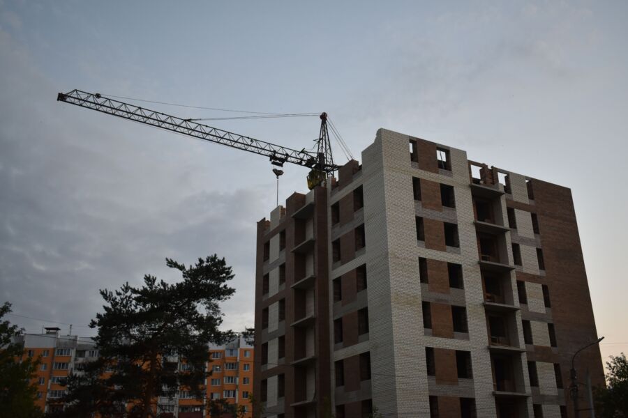 Застройщики сбавляют темпы строительства жилья в Костромской области