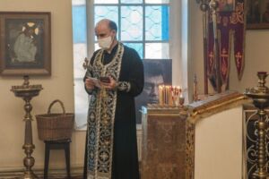 Судья признал виновным костромского священника после его призывов к миру