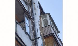 Балкон костромской пенсионерки вот-вот рухнет от запасов сахара и масла