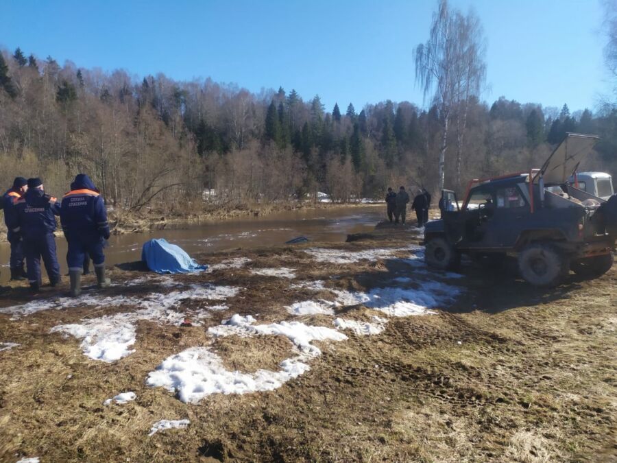 Стали известны подробности трагедии с затонувшей машиной под Костромой