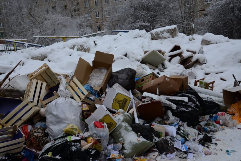 Чиновники: Кострому завалило мусором из-за «расслабленности» управляющих компаний