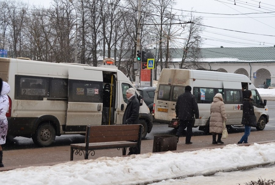 В Костроме сегодня снова тормознули неправильные автобусы