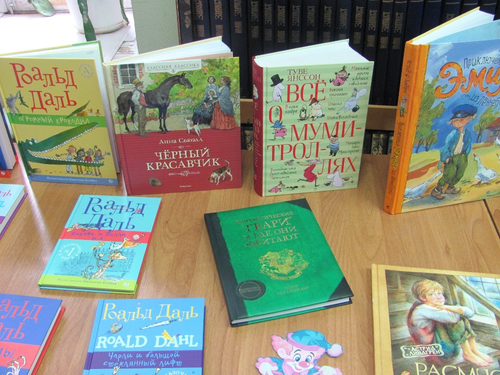 Канадцы-эмигранты подарили Галичу  десятки новых детских книг