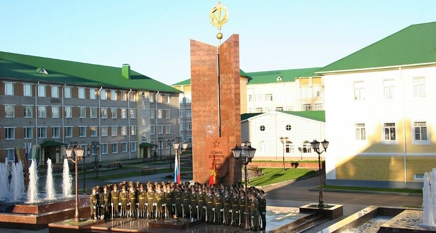 В костромскую военную академию требуются умные и крепкие девушки