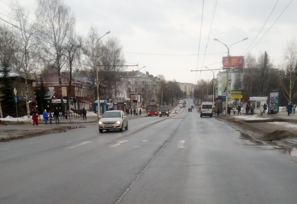 Чиновники разглядели трещины на отремонтированной улице Советской