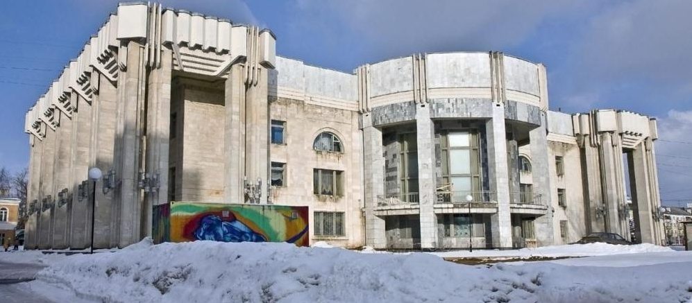 ФИЛАРМОНИИ ПРЕДСКАЗАЛИ ПАДЕНИЕ В ОВРАГ. Ее может спасти парк