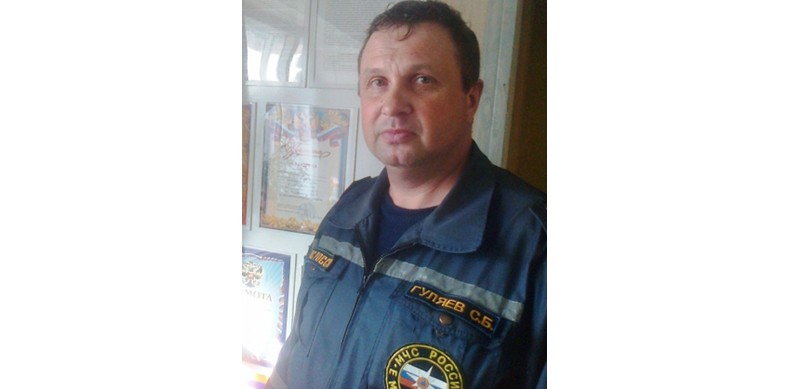 Водитель пожарной службы чудом спас рыбака из воды
