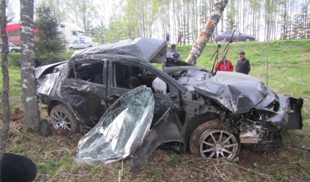 Водитель Toyota Corolla чудом остался жив в страшной аварии