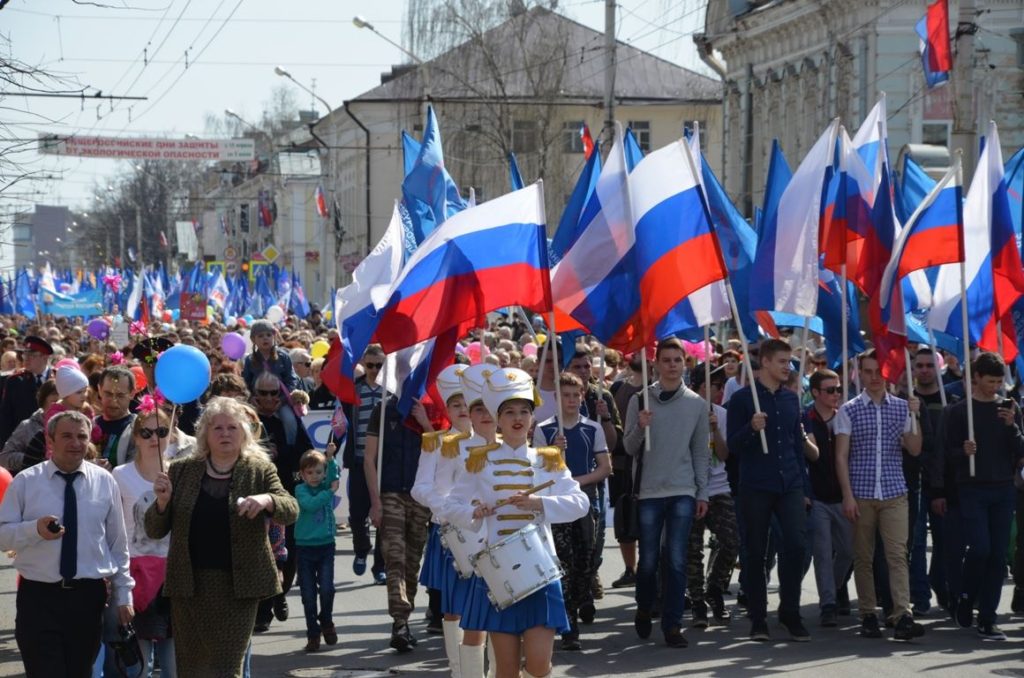 В первомайском праздничном шествии приняли участие 15 тысяч костромичей