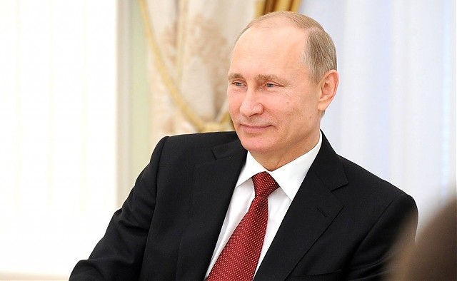 Костромские малыши получили дорогой подарок от Владимира Путина