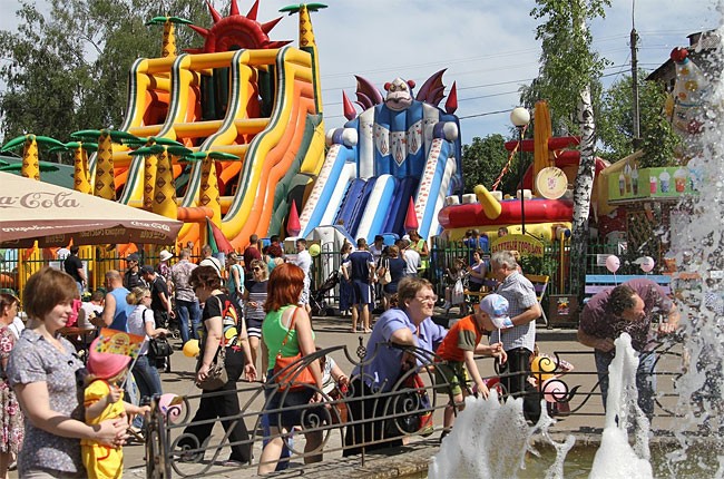 6-летняя костромичка получит деньги за перелом руки на аттракционах в парке на Никитской
