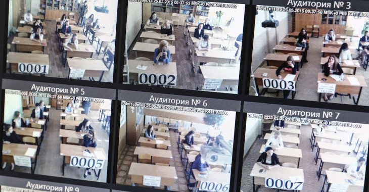 На ЕГЭ по математике в Костроме онлайн-наблюдатели увидели шпаргалку в необычном месте