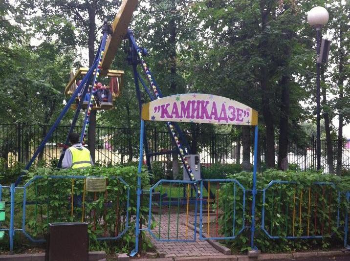Владельцы аттракциона в парке на Никитской не стали платить малышке, сломавшей плечо
