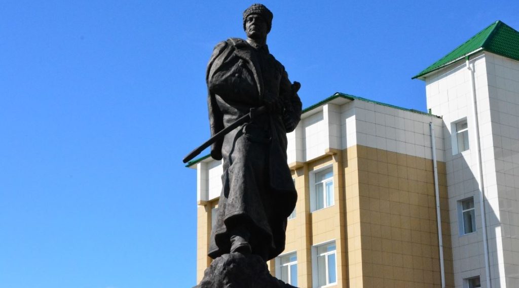 На открытие памятника маршалу Тимошенко приехала внучка легендарного полководца