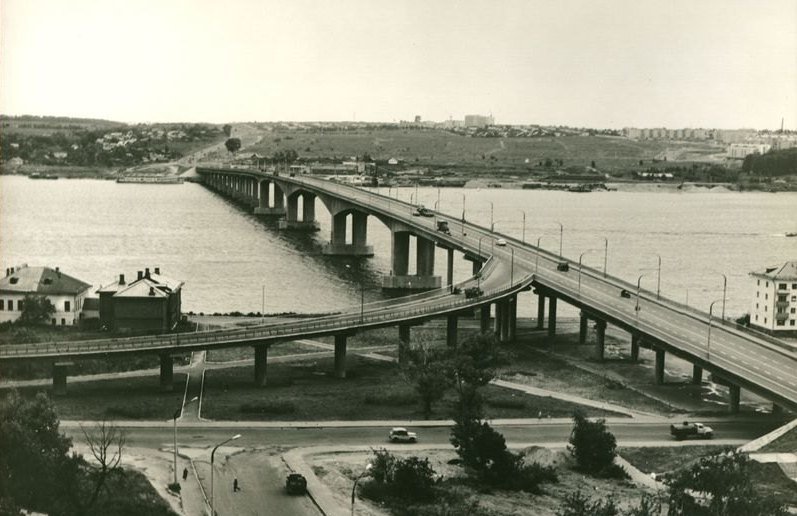 В Костроме подсчитали, на какое число машин был рассчитан наш мост в 1972 г. И ужаснулись