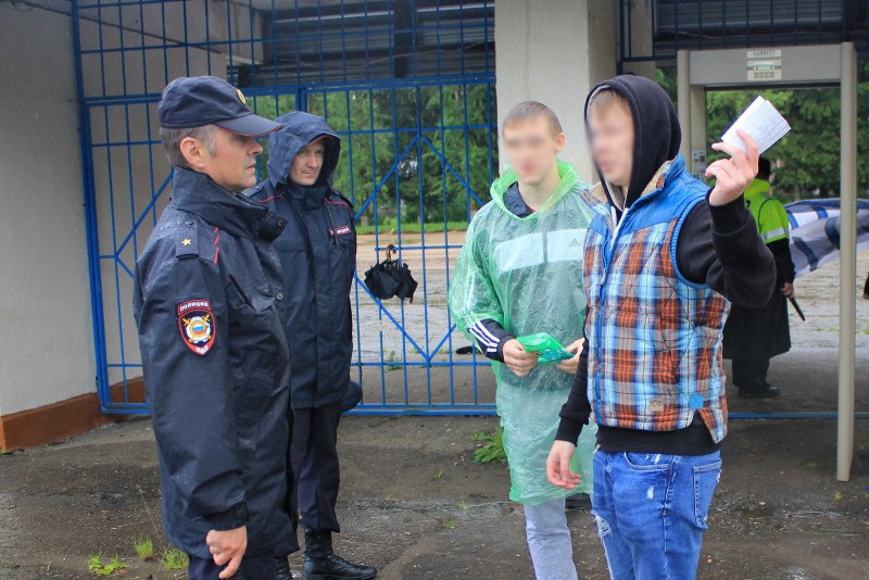 На первом матче «Шинника» в Костроме повязали 8 пьяных фанатов