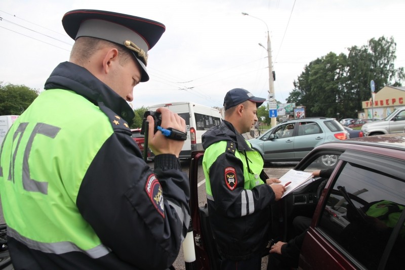 Десятки костромских водителей пытались замаскировать  свои машины под рейсовые автобусы