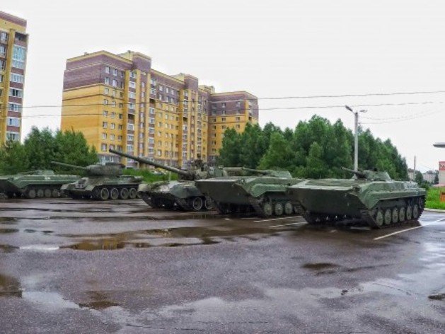 Парк Победы в Костроме раскритиковали за «склад техники»