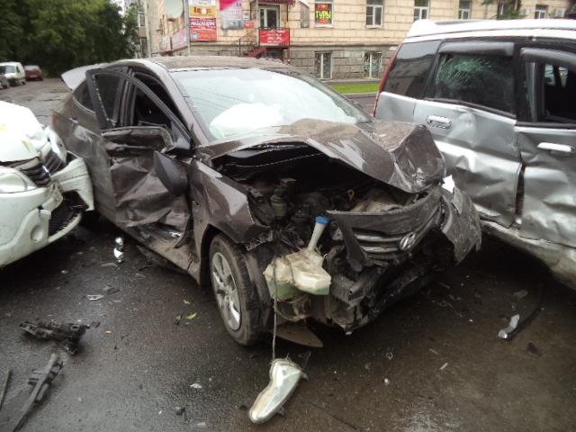 После столкновения 4 автомобилей на ул. Советской госпитализировали 5 человек