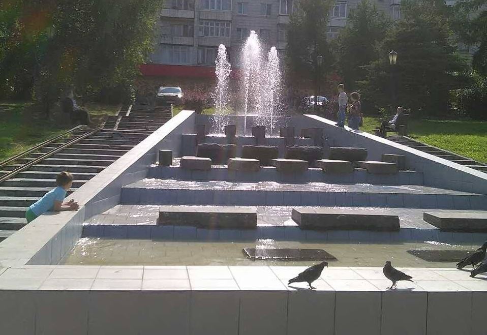 Дикость-2. В Костроме снова сломали  фонтан в Заволжье