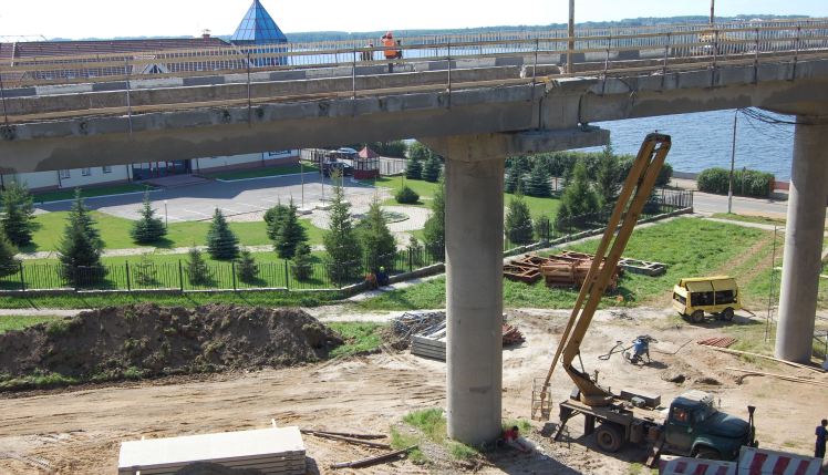Костромичи возмущаются, что мост через Волгу раскачивается