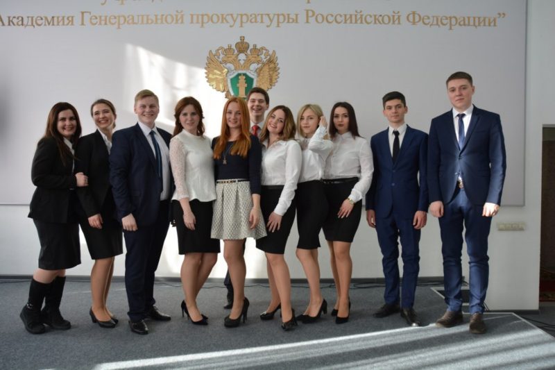 11 золотых медалистов из Костромы пытались прорваться в престижные вузы Генпрокуратуры