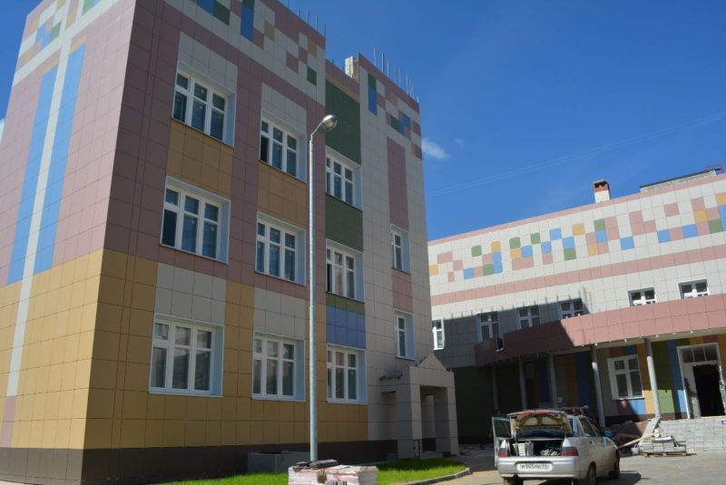 В Костроме заканчивается строительство большого детсада  в Заволжье