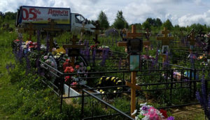 Жуть: массовые захоронения детей обнаружили на кладбище в Костроме