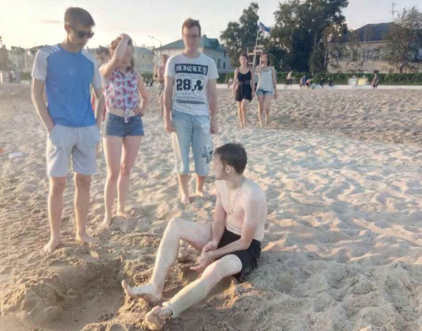 Подросток с травмой ноги решил искупаться у Центрального пляжа. Еле спасли