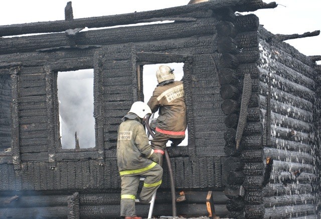 Костромичей просят помочь многодетной семье, у которой в пожаре погиб ребенок
