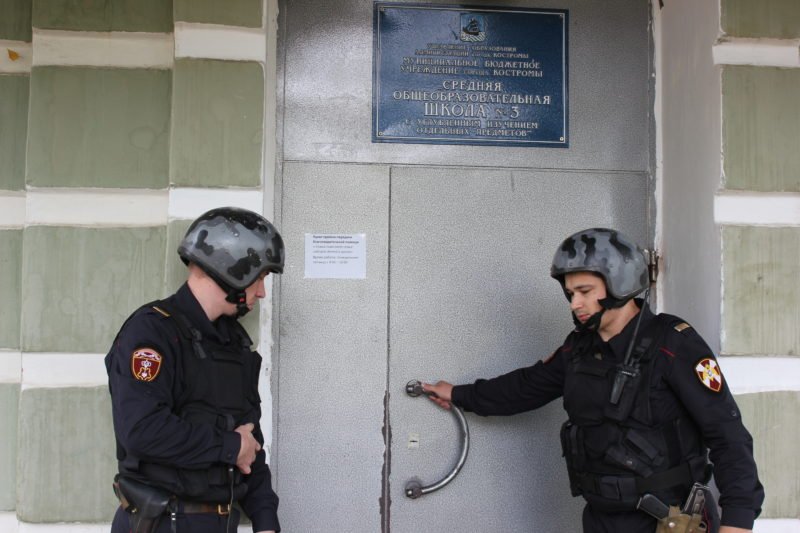 Качество охранников в школах Костромы проверяет Росгвардия