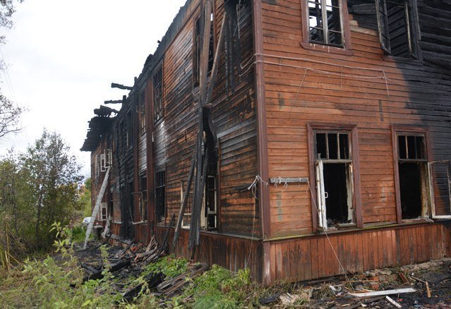 Жители сгоревшего в Шарье дома не знают, как им быть дальше