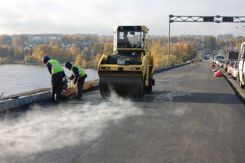 Движение по третьей полосе на мосту разрешат на 4 часа
