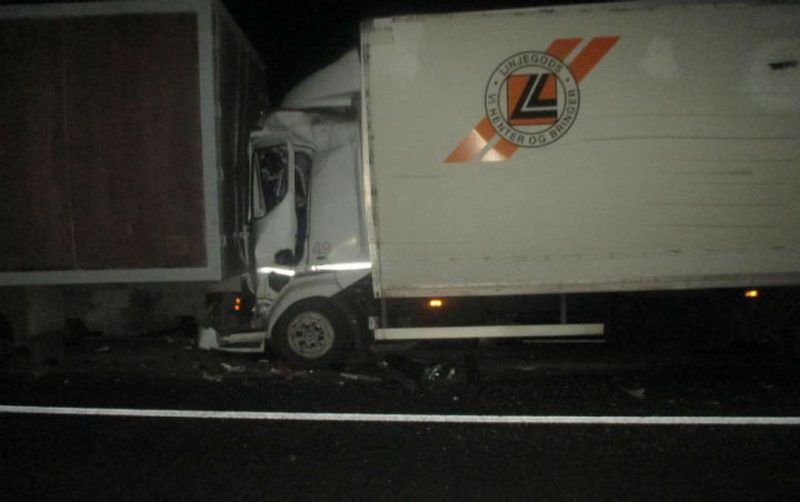 Водитель грузовика из Костромы погиб  во время столкновения трех большегрузов