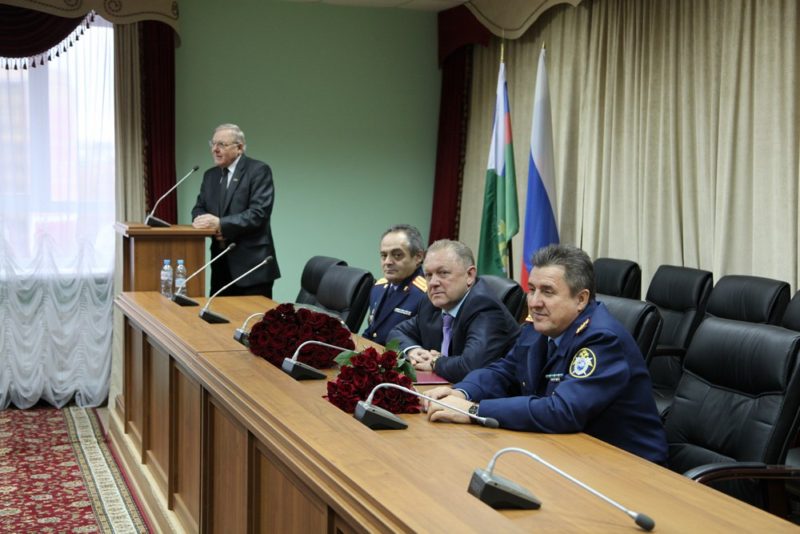 Следственный комитет в Костроме устроил торжественные проводы своему бессменному руководителю  Николаю Сакову