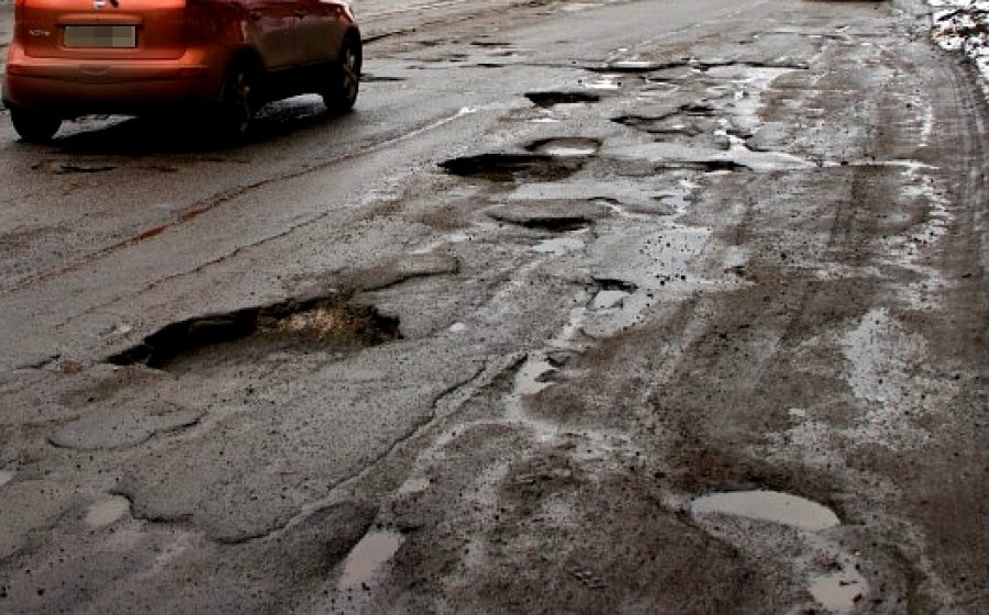 Колдобины и ямы от улицы Индустриальной до пос. Высоково решили признать дорогой