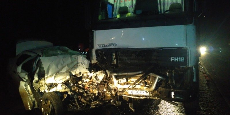 «Renault Logan» превратился в груду металла под колесами грузовика из Костромы