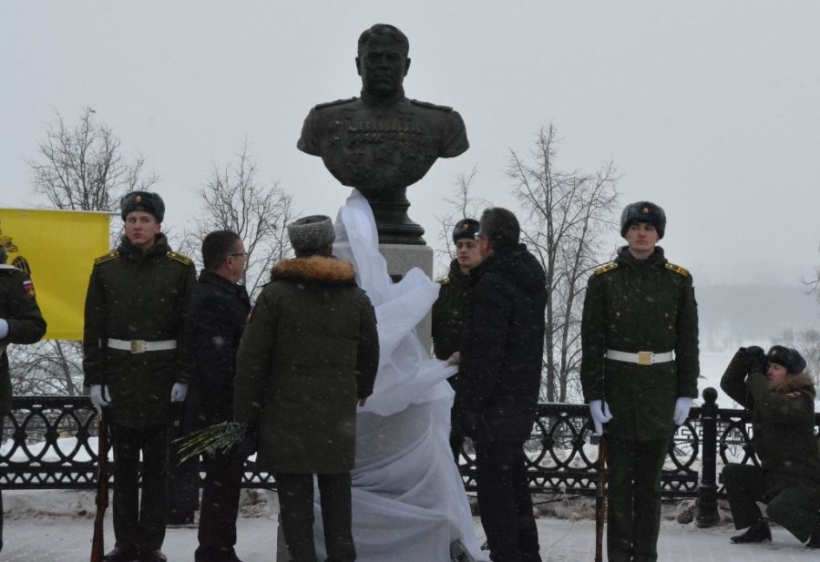 Памятник великому маршалу Василевскому украсил любимую площадку костромичей