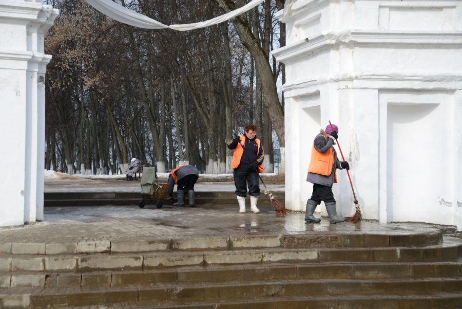 Цифра дня: сколько человек расчищает улицы Костромы от снега?