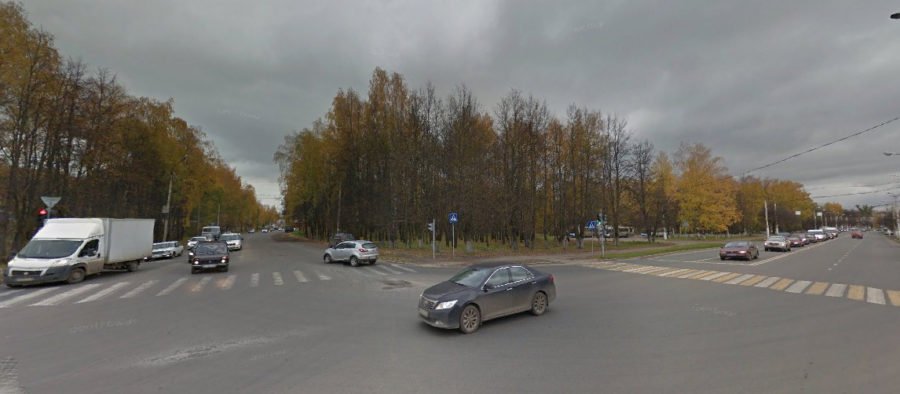 В Костроме сносят светофор на важном перекрестке