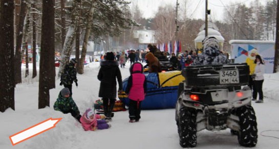 Гигантский сноутьюб, сбивший детей в Берендеевке: ГИБДД проводит проверку