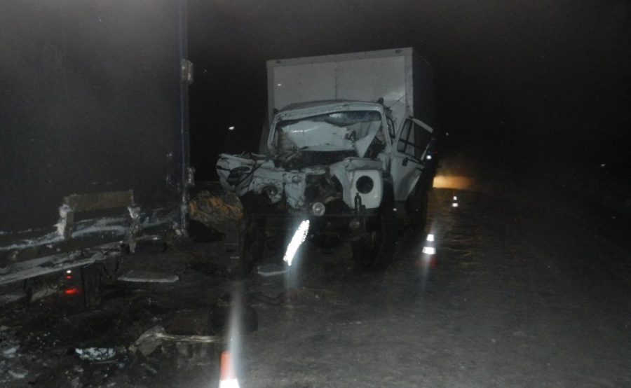 Столкновение двух грузовиков на трассе в Костромской области закончилось гибелью женщины