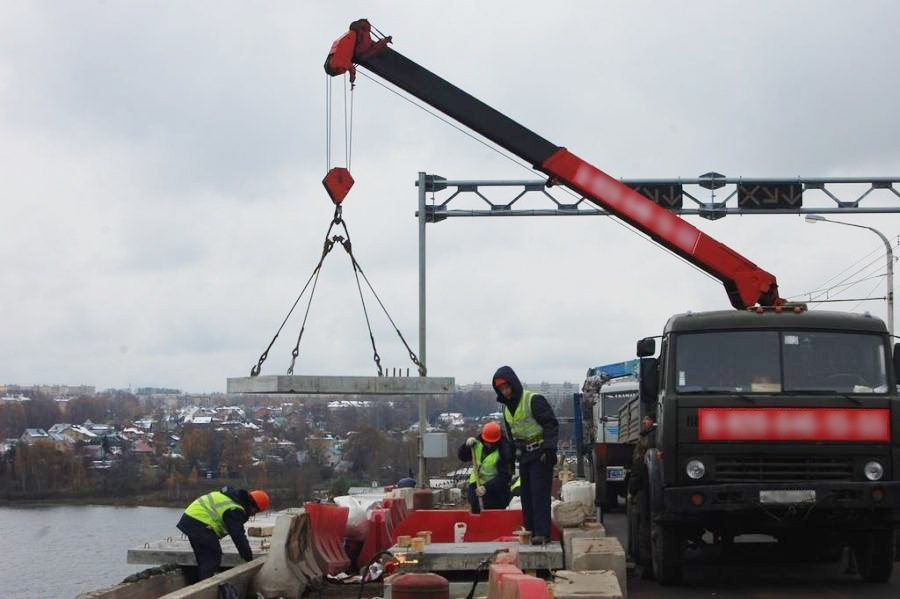 Костромской мост готовы ремонтировать 100 человек