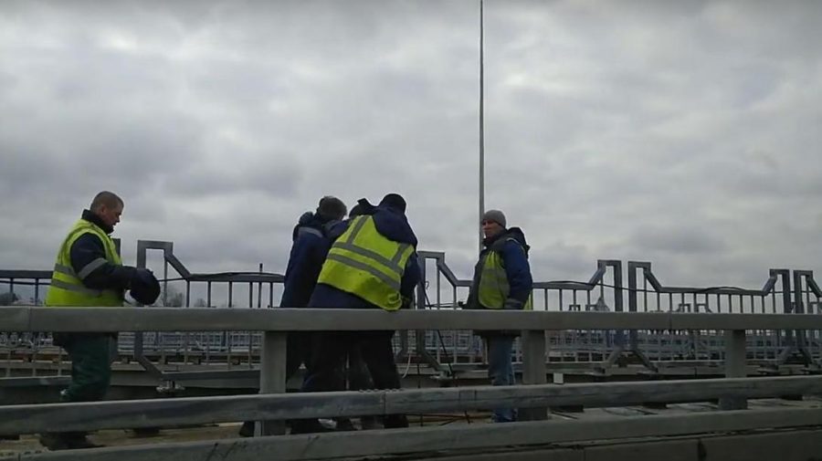 Драка рабочих на мосту: полицейские опросят больше 100 человек