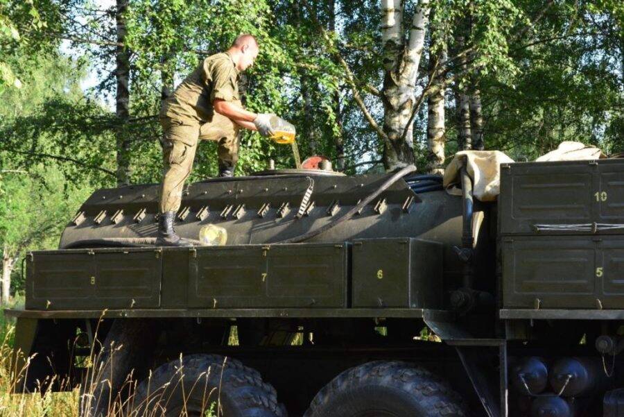 Военные костромской Академии выйдут на битву с клещами в четверг