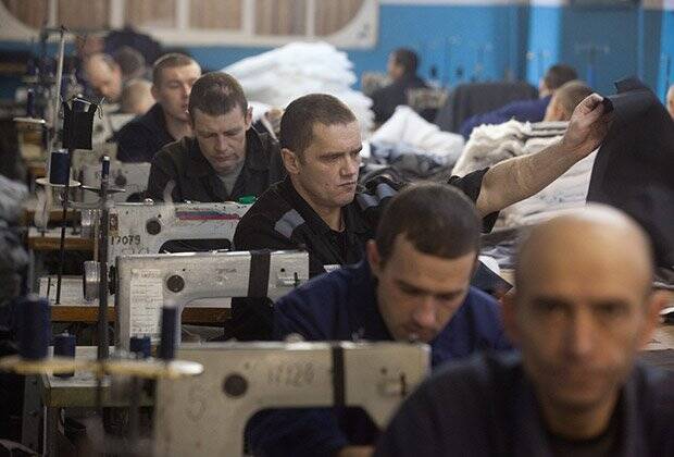 Начальник из колонии незаконно нажил на работе целый дом