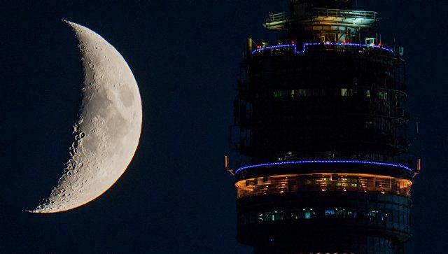 Сегодня костромичи смогут увидеть огромный месяц