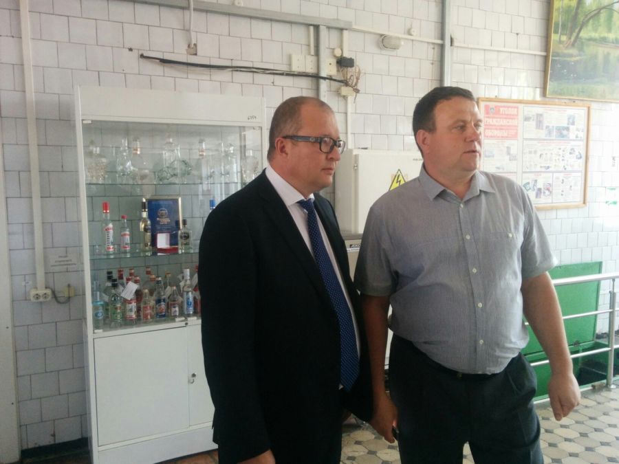 Новый зам губернатора по инвестициям начал с водочки