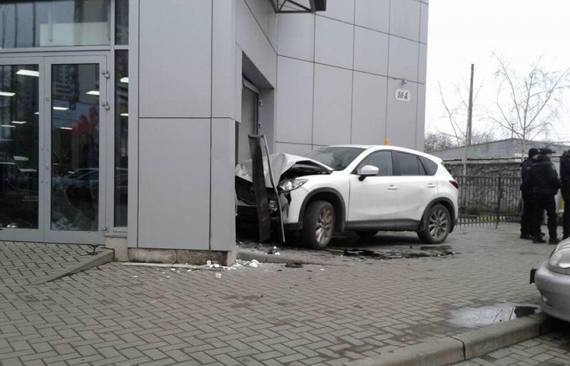 Костромичка подала в суд на автосалон из-за автомобиля после аварии